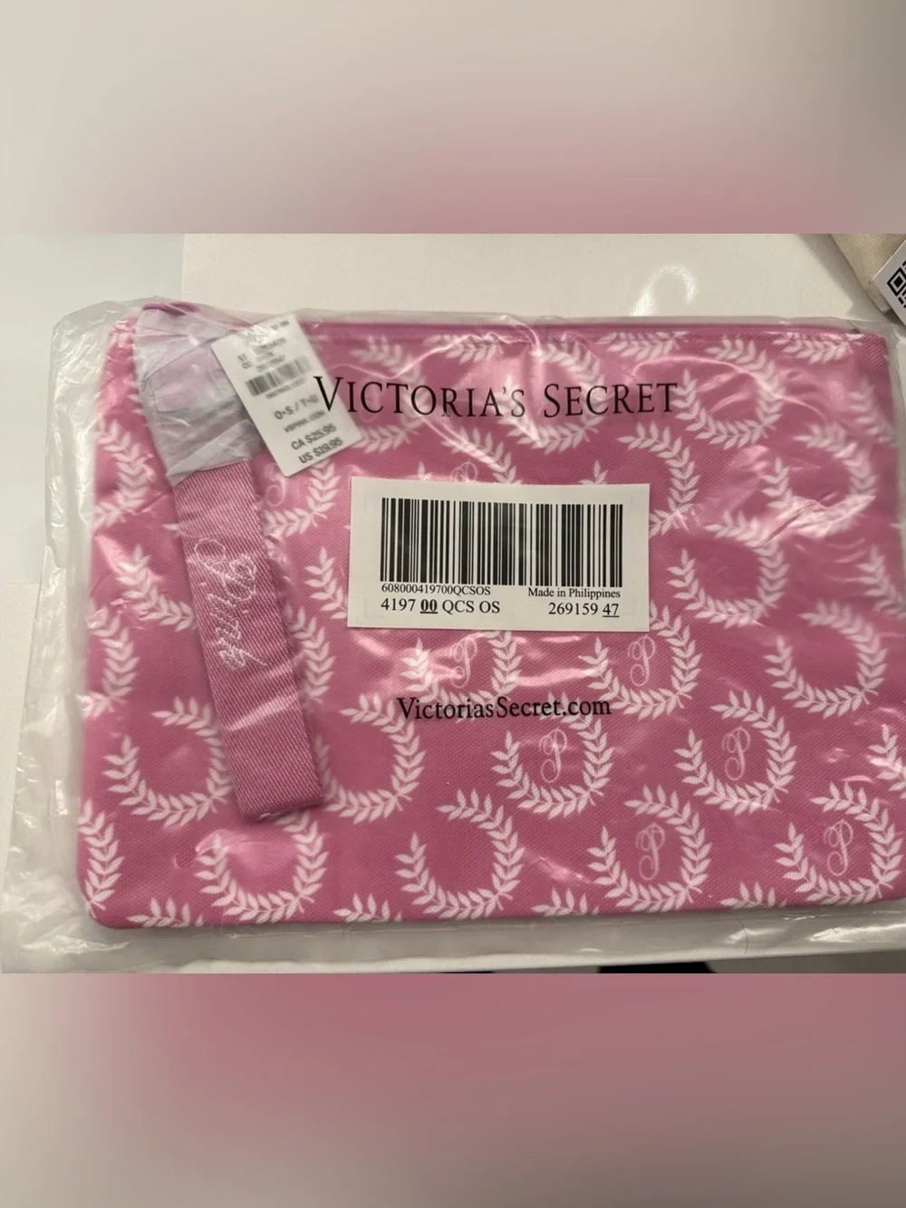 Victoria's Secret✨🤍🌸🩷Pink Wreath-Pattern Cosmetic Wristlet